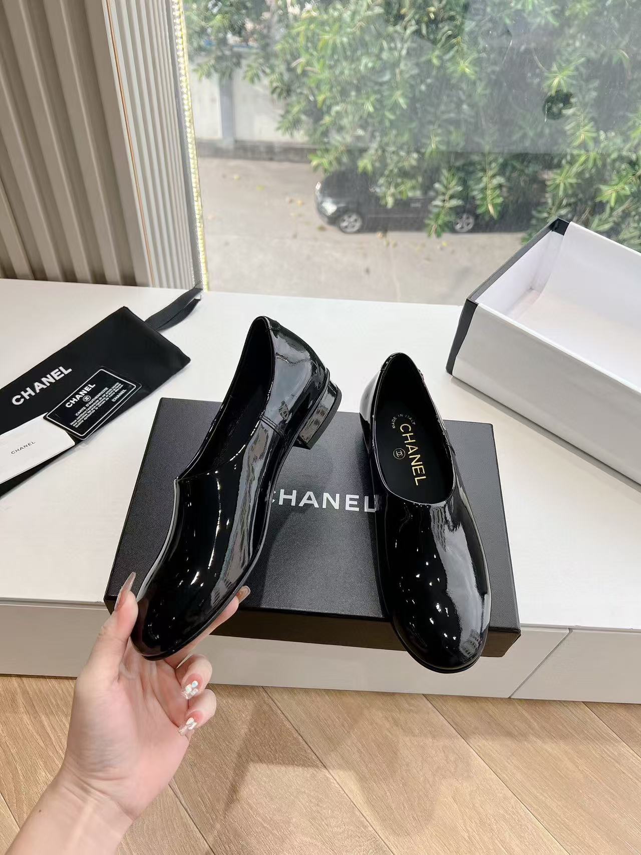 CC MOCCASINS BLACK PATENT CALFSKIN GHW - 35
