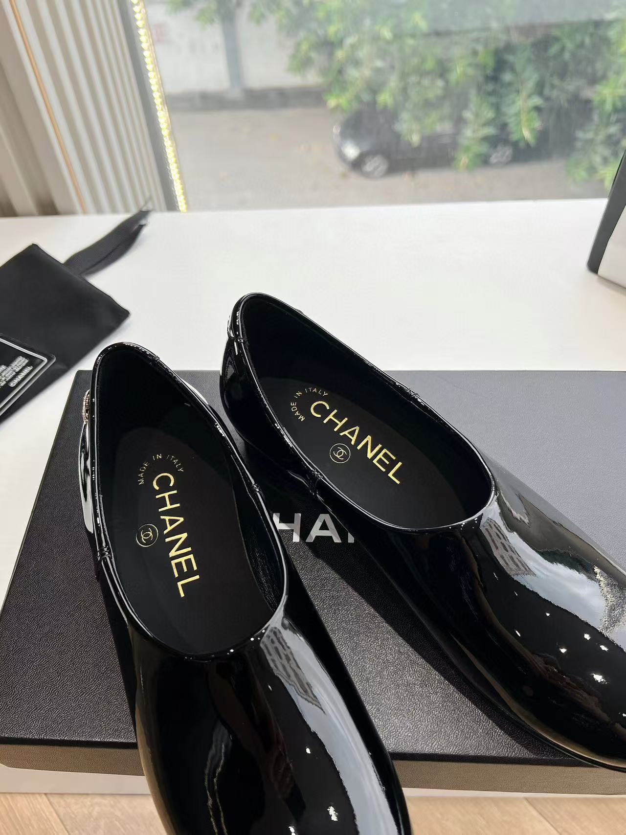 CC MOCCASINS BLACK PATENT CALFSKIN GHW - 35