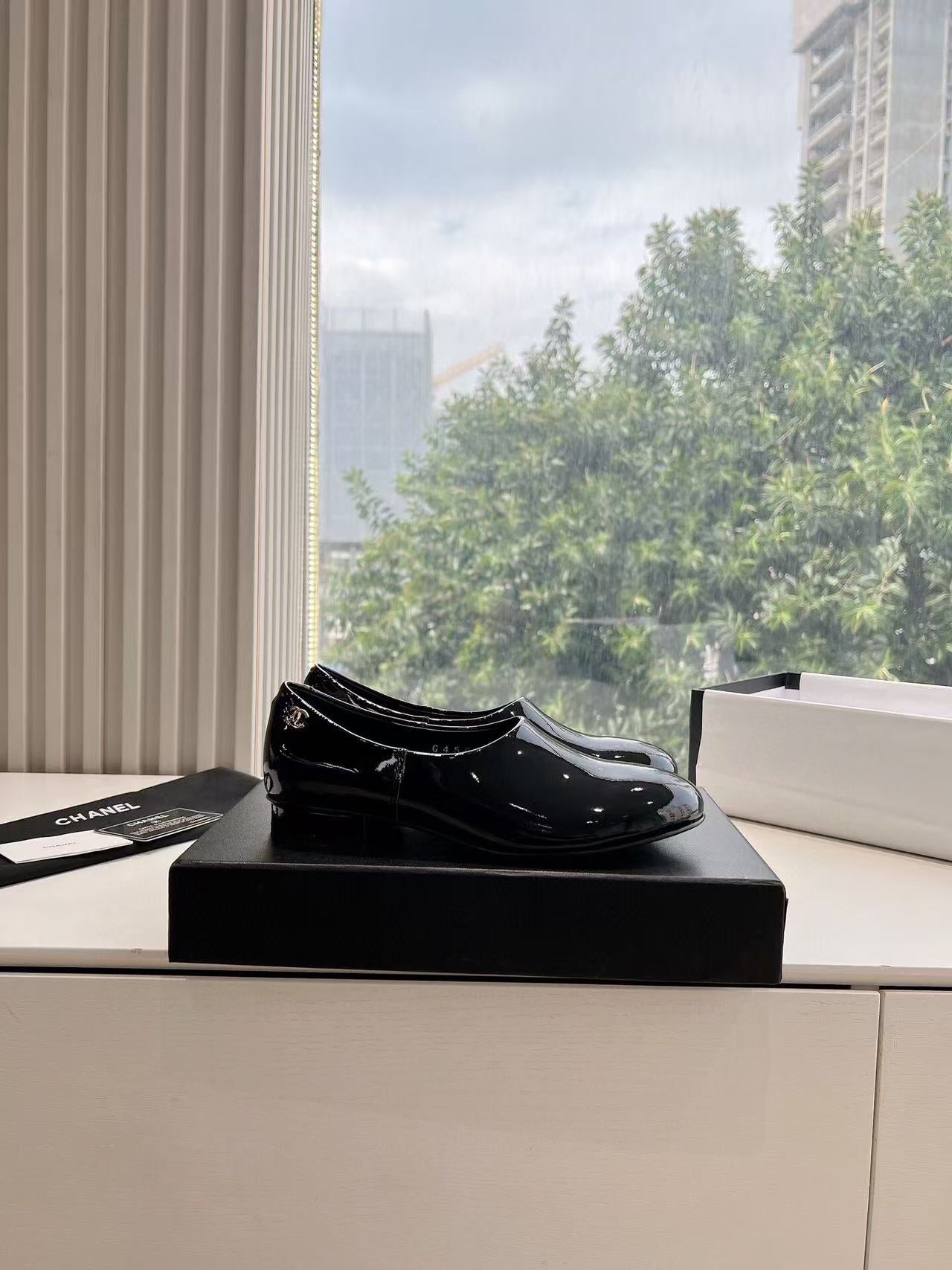 CC MOCCASINS BLACK PATENT CALFSKIN GHW - 35