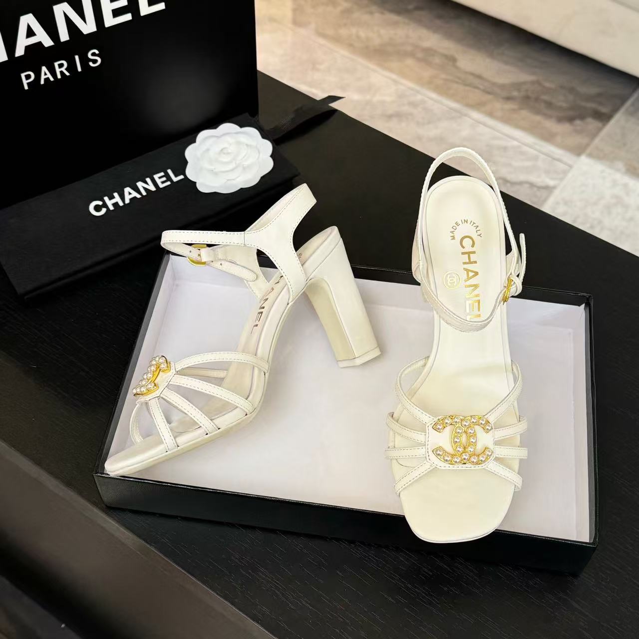 HIGHT SANDALS 2025 IN WHITE PATENT LAMBSKIN - 35