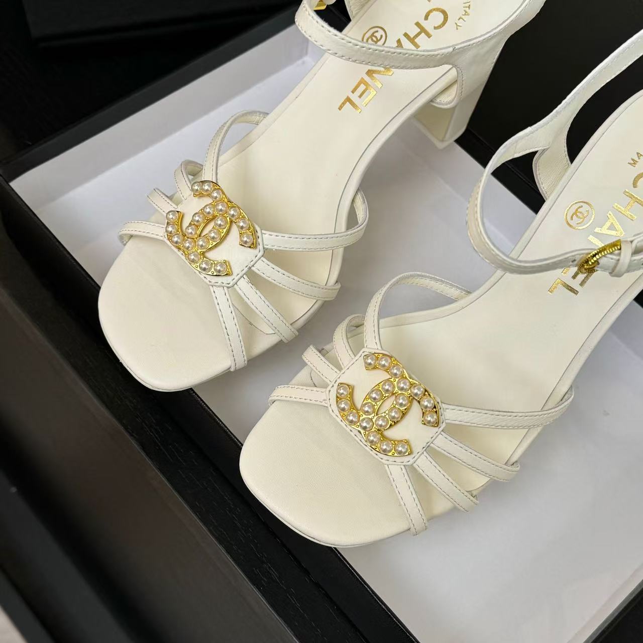 HIGHT SANDALS 2025 IN WHITE PATENT LAMBSKIN - 35