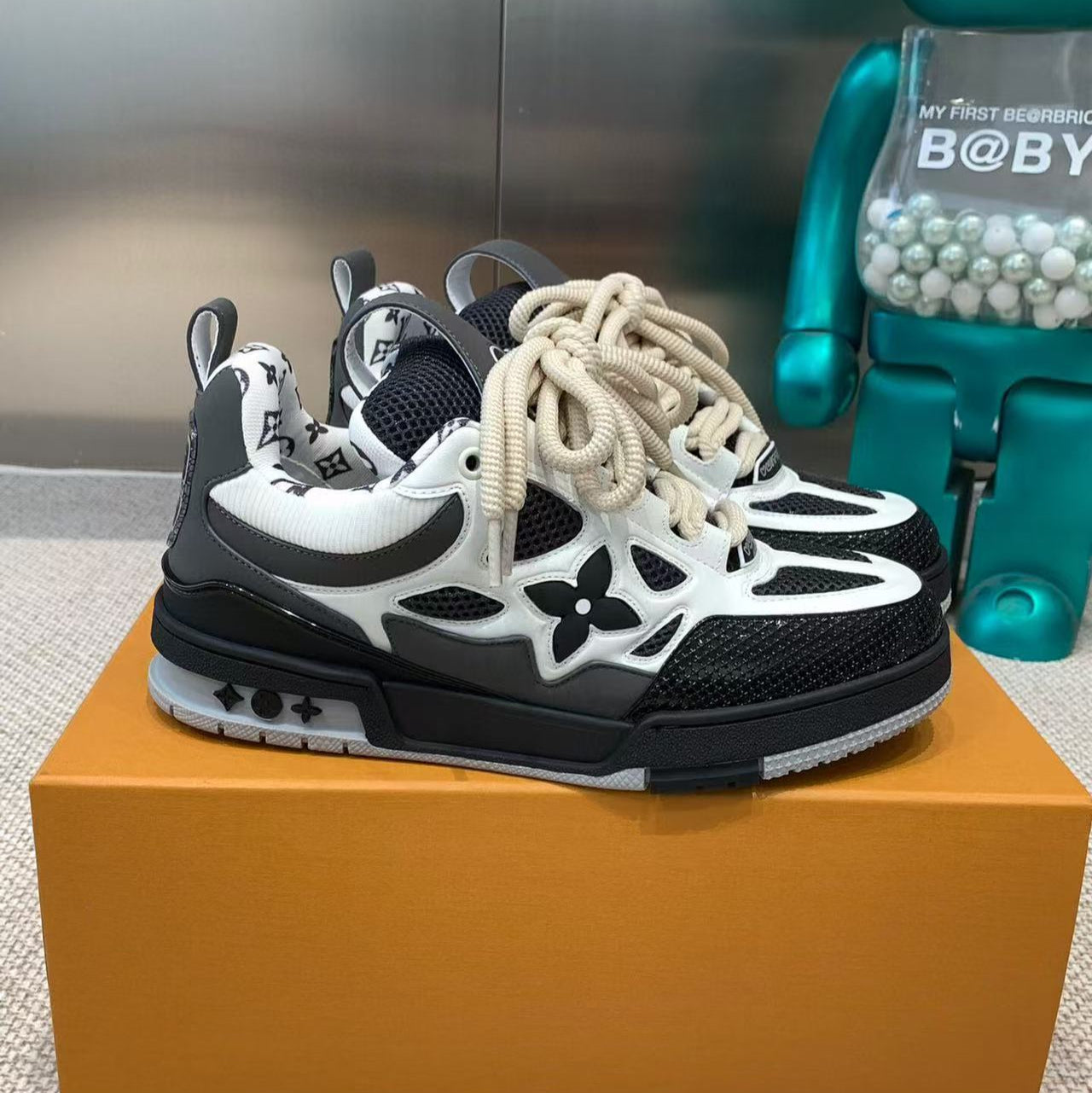 LV SKATE SNEAKER BLACK MIX WHITE COWHIDE - 35