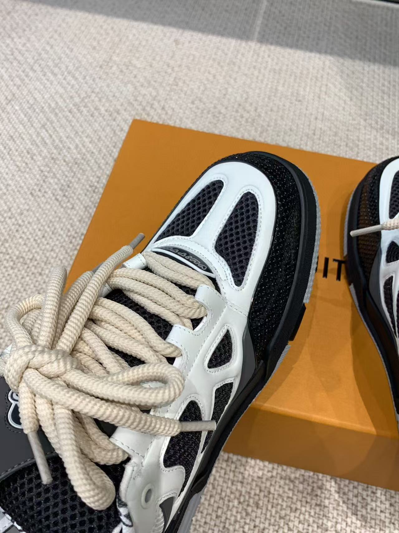 LV SKATE SNEAKER BLACK MIX WHITE COWHIDE - 35