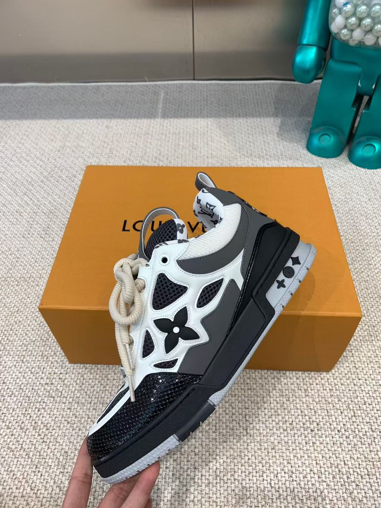 LV SKATE SNEAKER BLACK MIX WHITE COWHIDE - 35