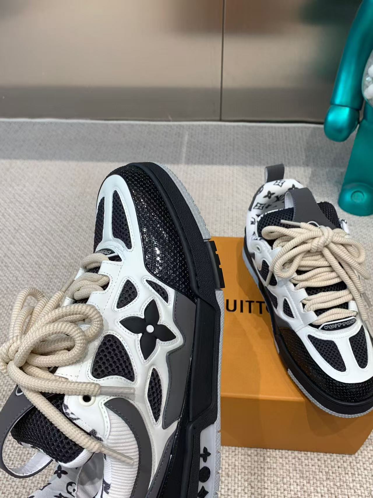 LV SKATE SNEAKER BLACK MIX WHITE COWHIDE - 35