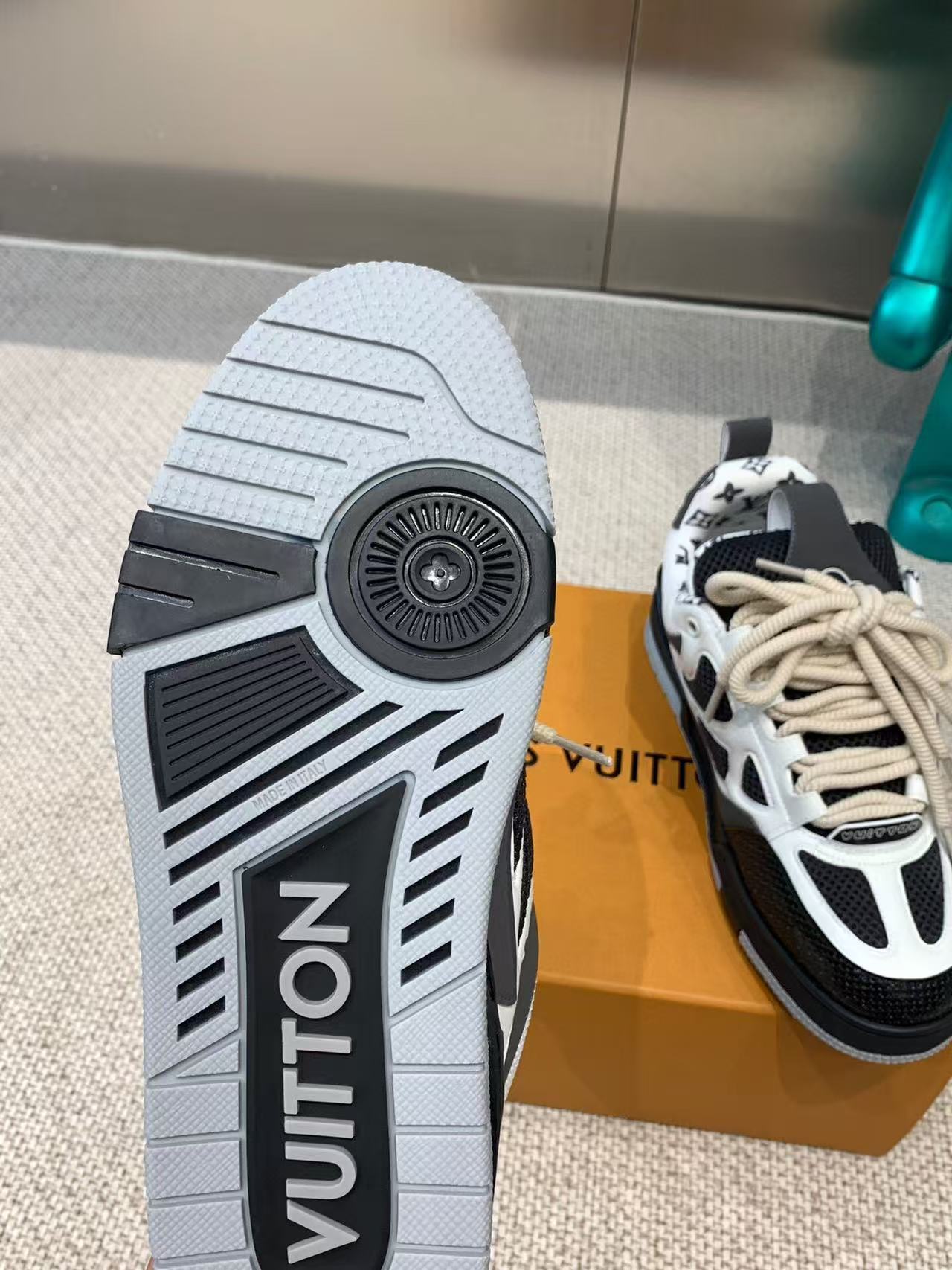 LV SKATE SNEAKER BLACK MIX WHITE COWHIDE - 35
