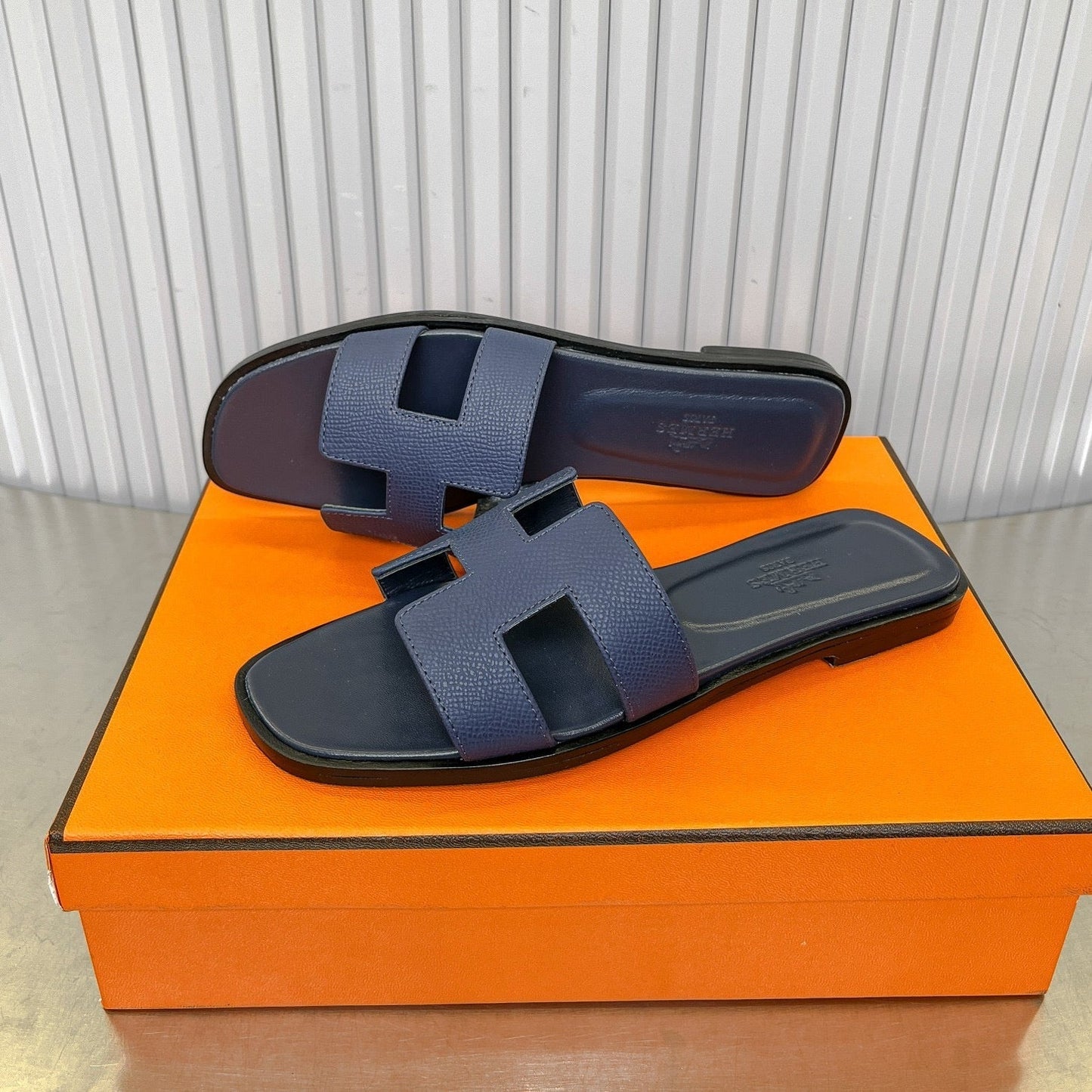 0RAN SANDAL IN DARK BLUE CALFSKIN - 35
