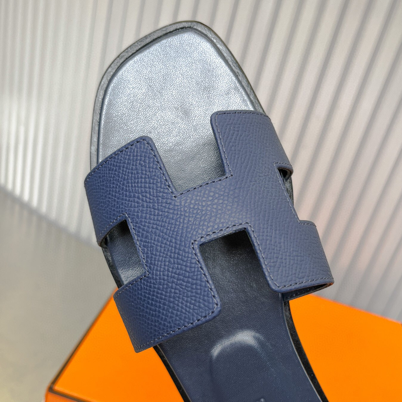 0RAN SANDAL IN DARK BLUE CALFSKIN - 35