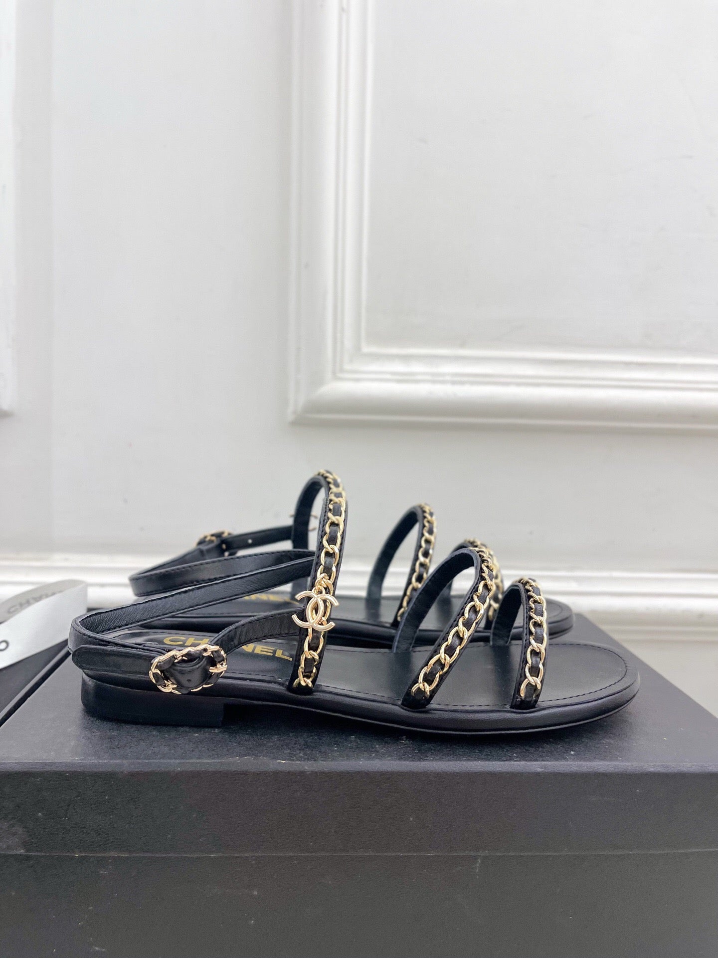 CC MESH FLAT SANDALS IN BLACK LAMBSKIN - 35