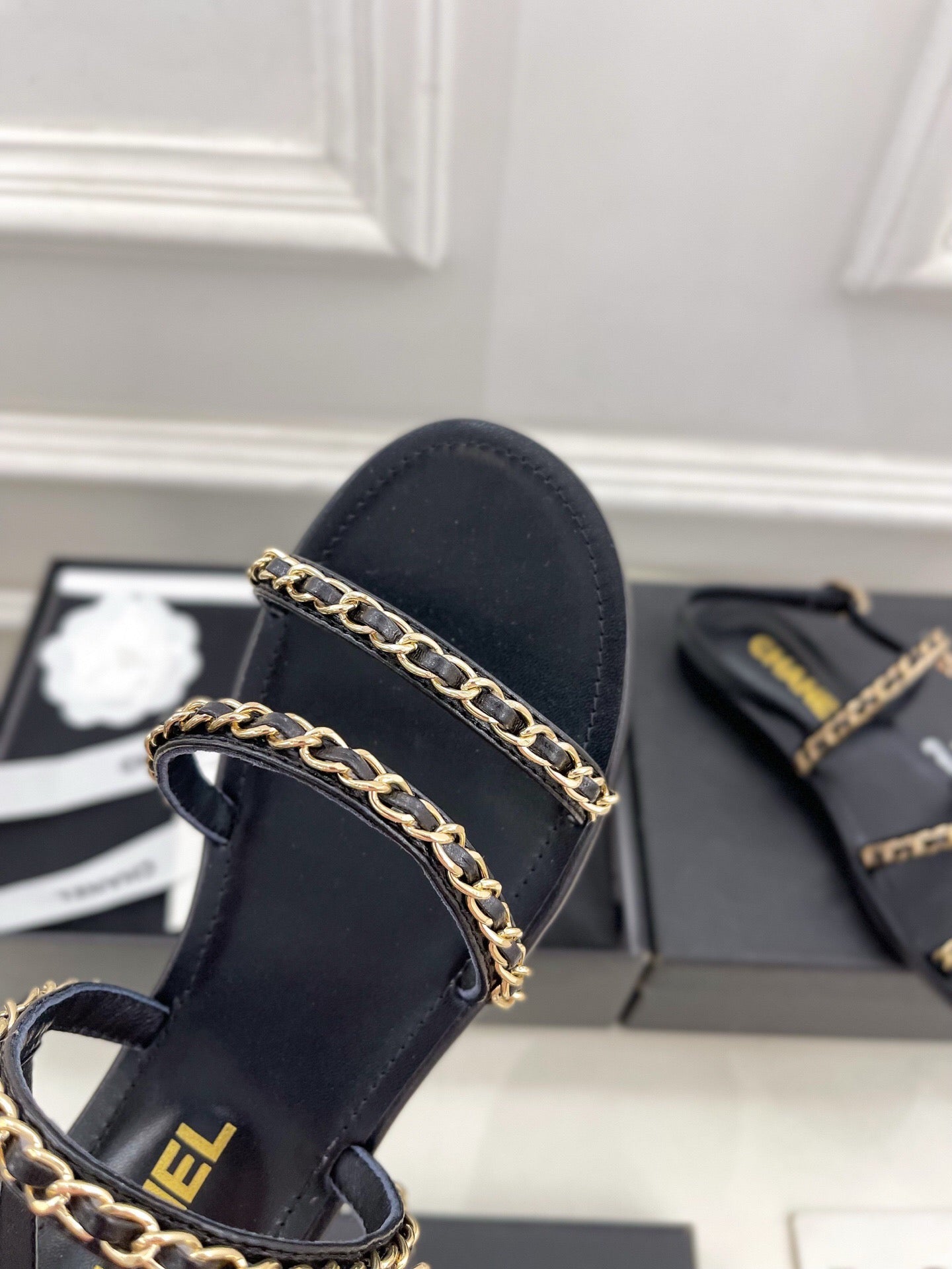 CC MESH FLAT SANDALS IN BLACK LAMBSKIN - 35
