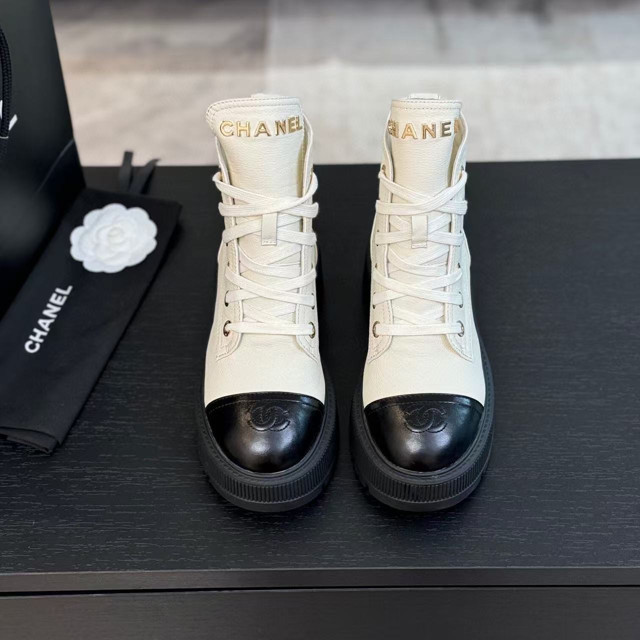 ANKLE BOOTS IN WHITE MIX BLACK CALFSKIN 936574 - 35