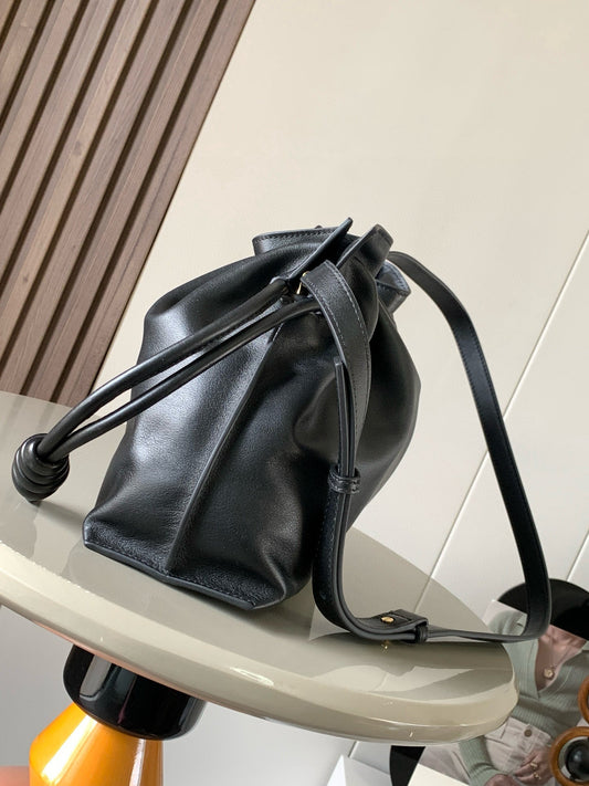 LOEWE MEDIUM 30 FLAMENCO KNOT З ЧОРНОЇ ОВЕЧОЇ ШКІРИ GLOGO