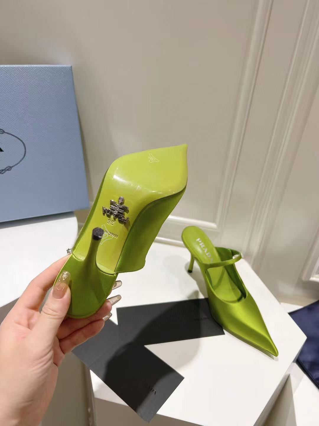 PRA 75 POINTED SATIN MULES IN GREEN FLEECE HEEL - 35