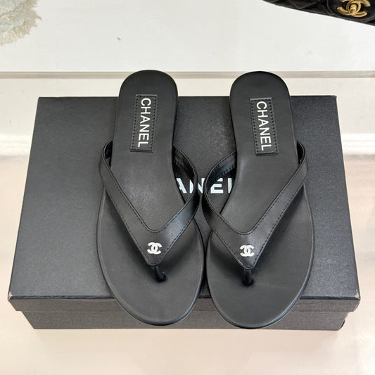 FLAT THONG SANDALS IN BLACK CALFKSIN EMBOSSED CRYSTAL - 35