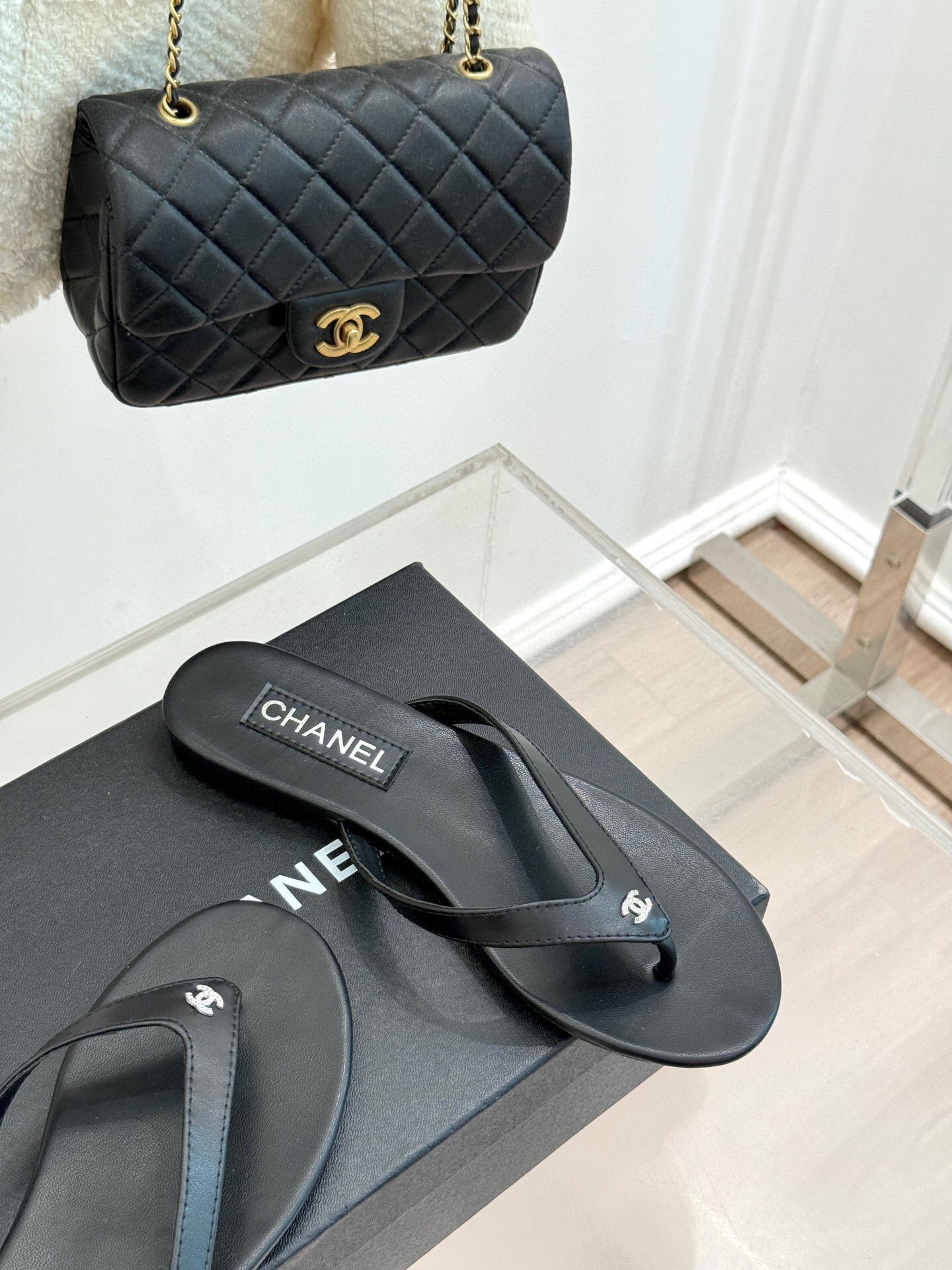 FLAT THONG SANDALS IN BLACK CALFKSIN EMBOSSED CRYSTAL - 35