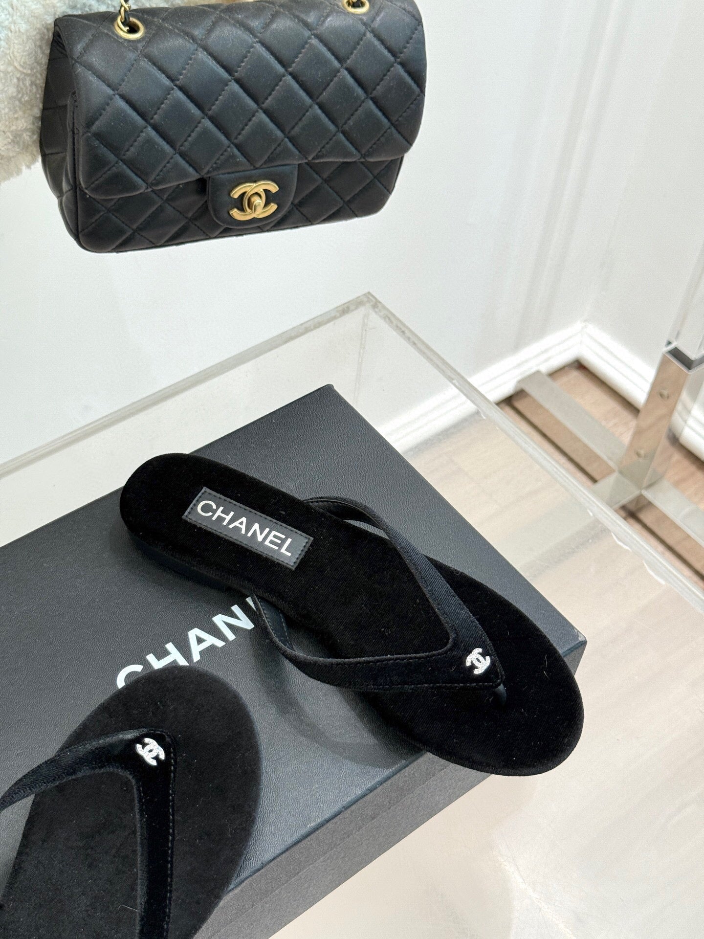 THONG SANDALS IN BLACK VELVET EMBOSSED CRYSTAL - 35