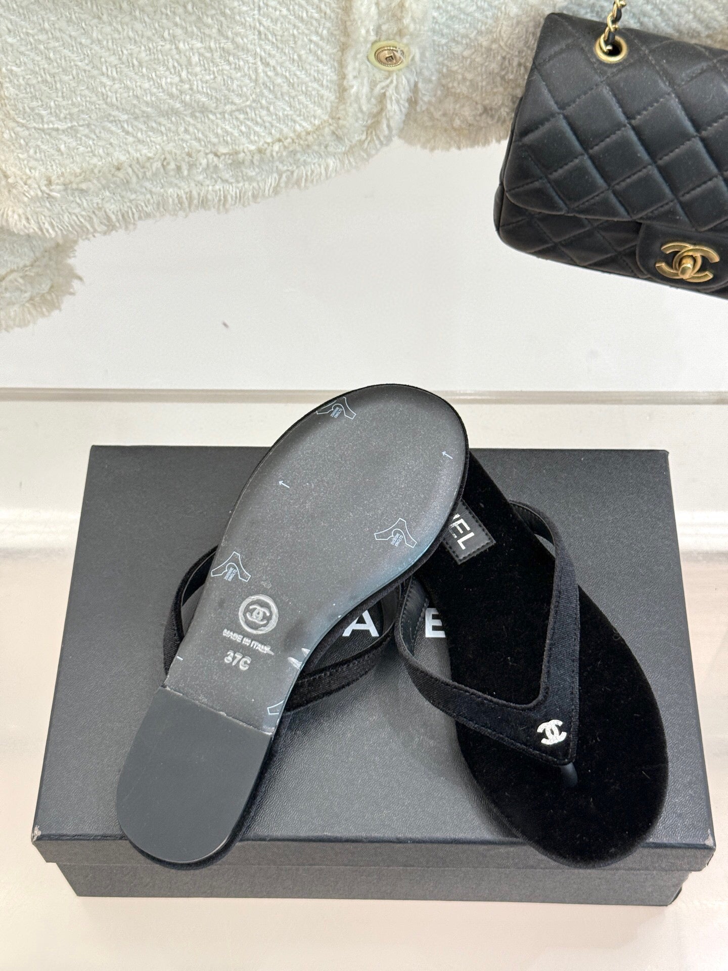 THONG SANDALS IN BLACK VELVET EMBOSSED CRYSTAL - 35