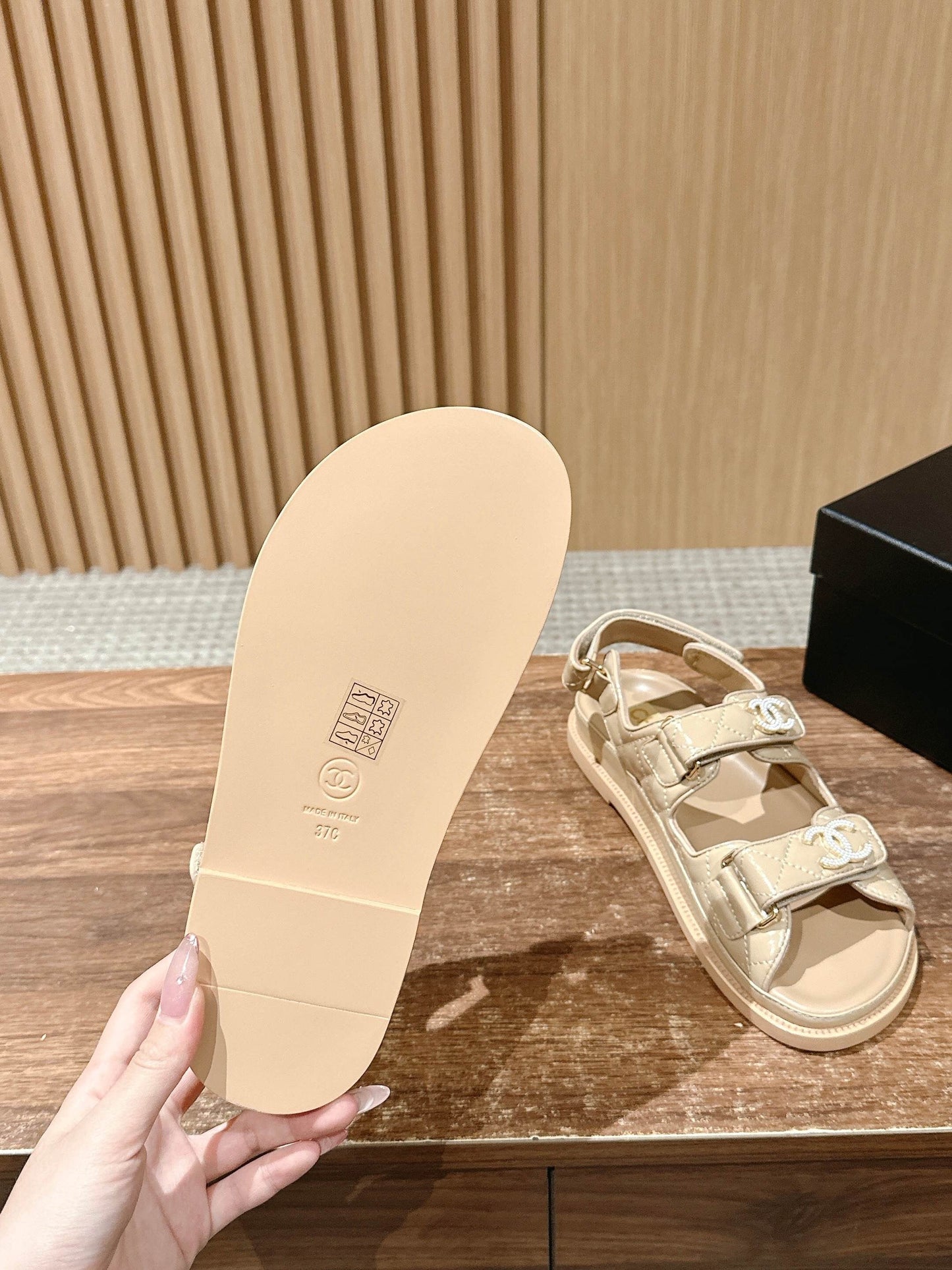 DAD SANDALS IN BEIGE QUILTED CALFSKIN - 35