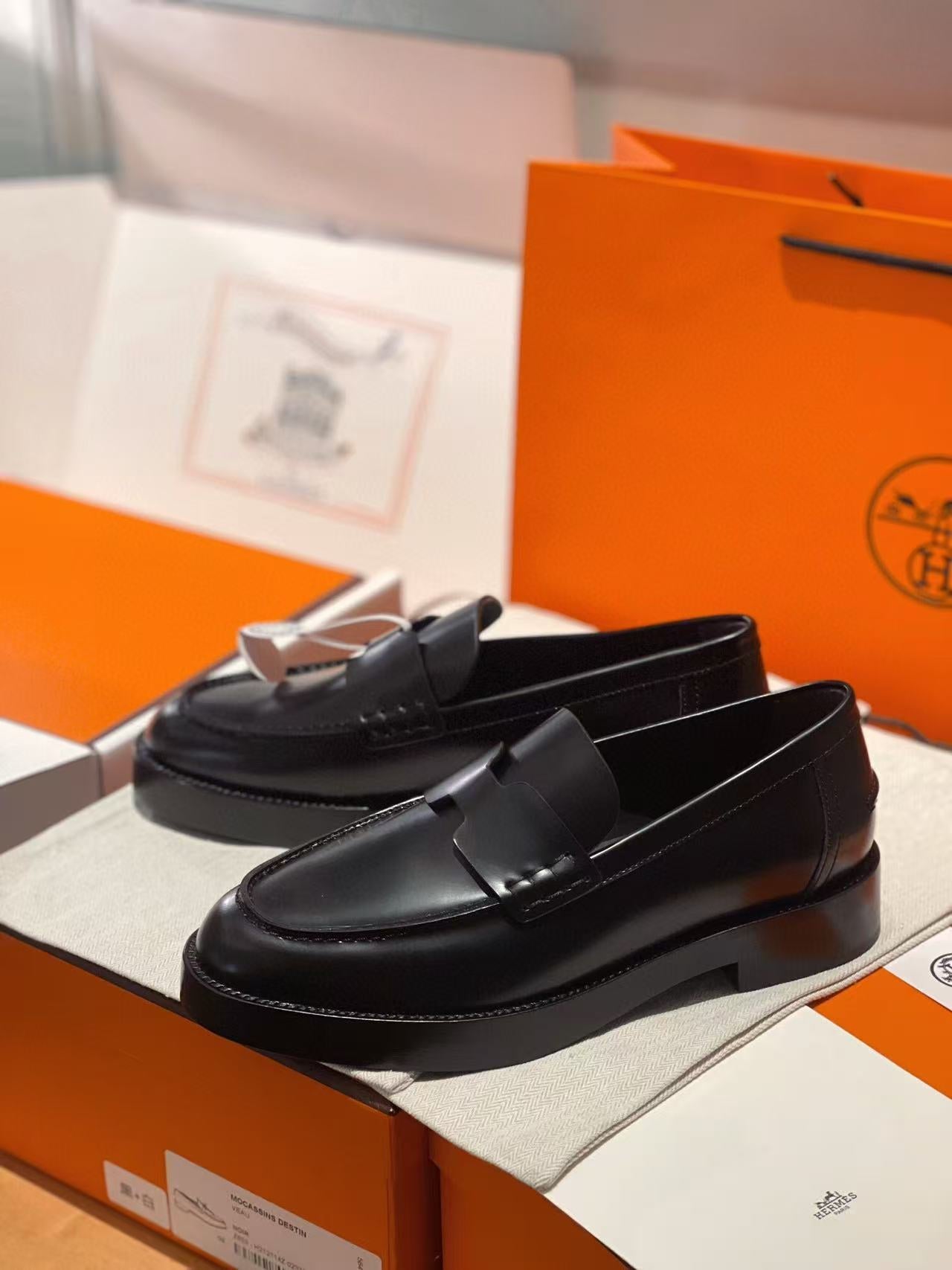 HM PARIS LOAFERS IN BLACK CALFSKIN WITH CLASSIC PENNY STRAP DESIGN - 35