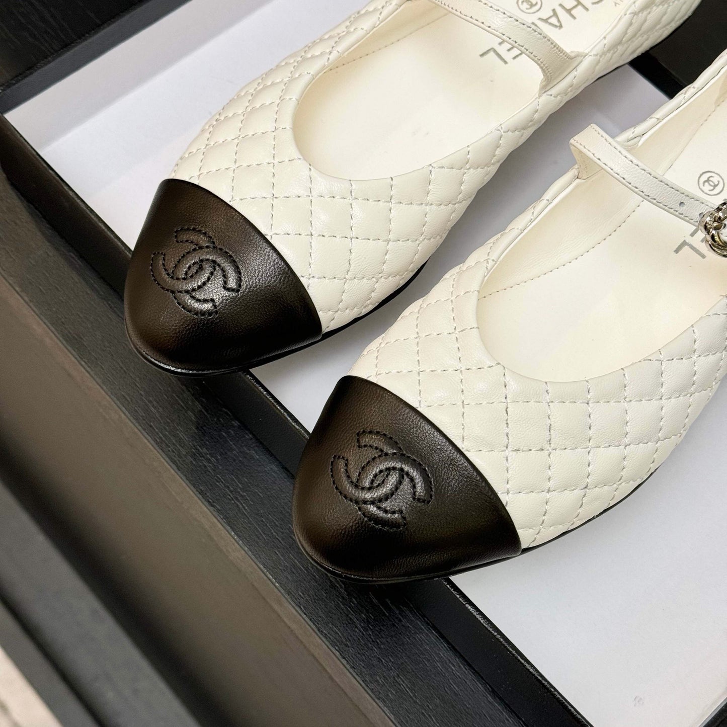 MARY JANE IN WHITE QUILTED LAMSKIN - 35