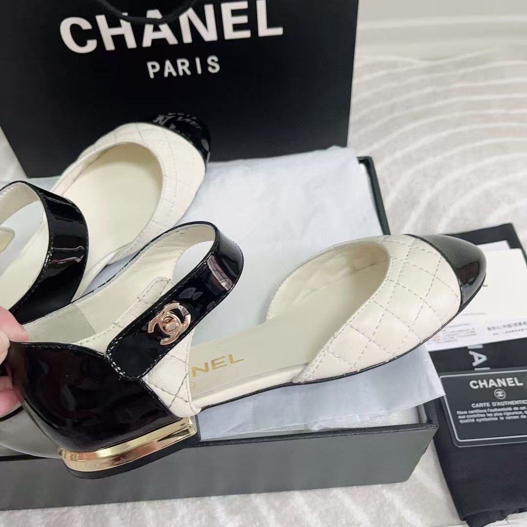CC CLASSIC MARY JANE FLATS IN WHITE AND BLACK QUILTED CALFSKIN - 35