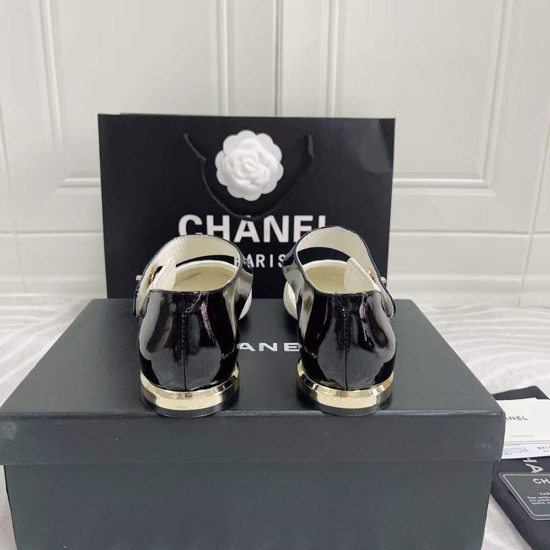 CC CLASSIC MARY JANE FLATS IN WHITE AND BLACK QUILTED CALFSKIN - 35