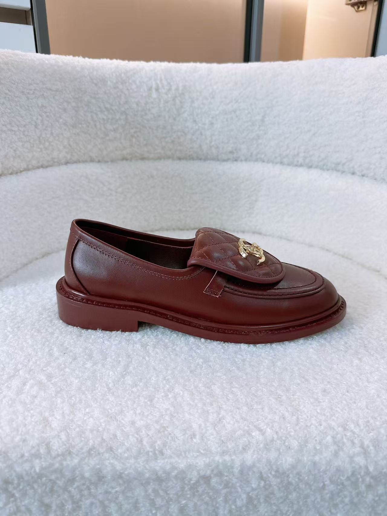 CC QUILTED FLAP LOAFERS IN BURGUNDY RED CALFSKIN GOLD HARDWARE - 35