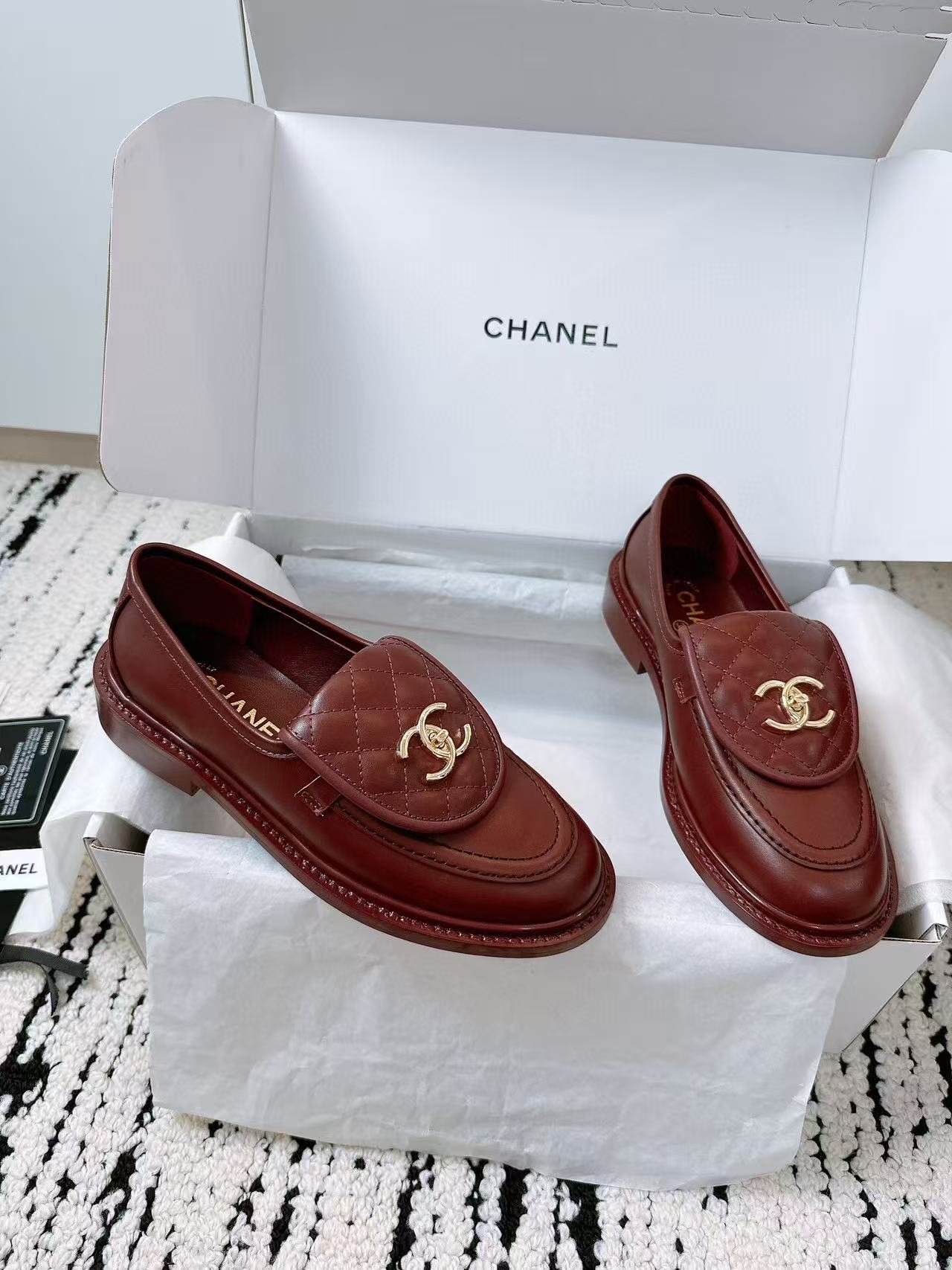CC QUILTED FLAP LOAFERS IN BURGUNDY RED CALFSKIN GOLD HARDWARE - 35