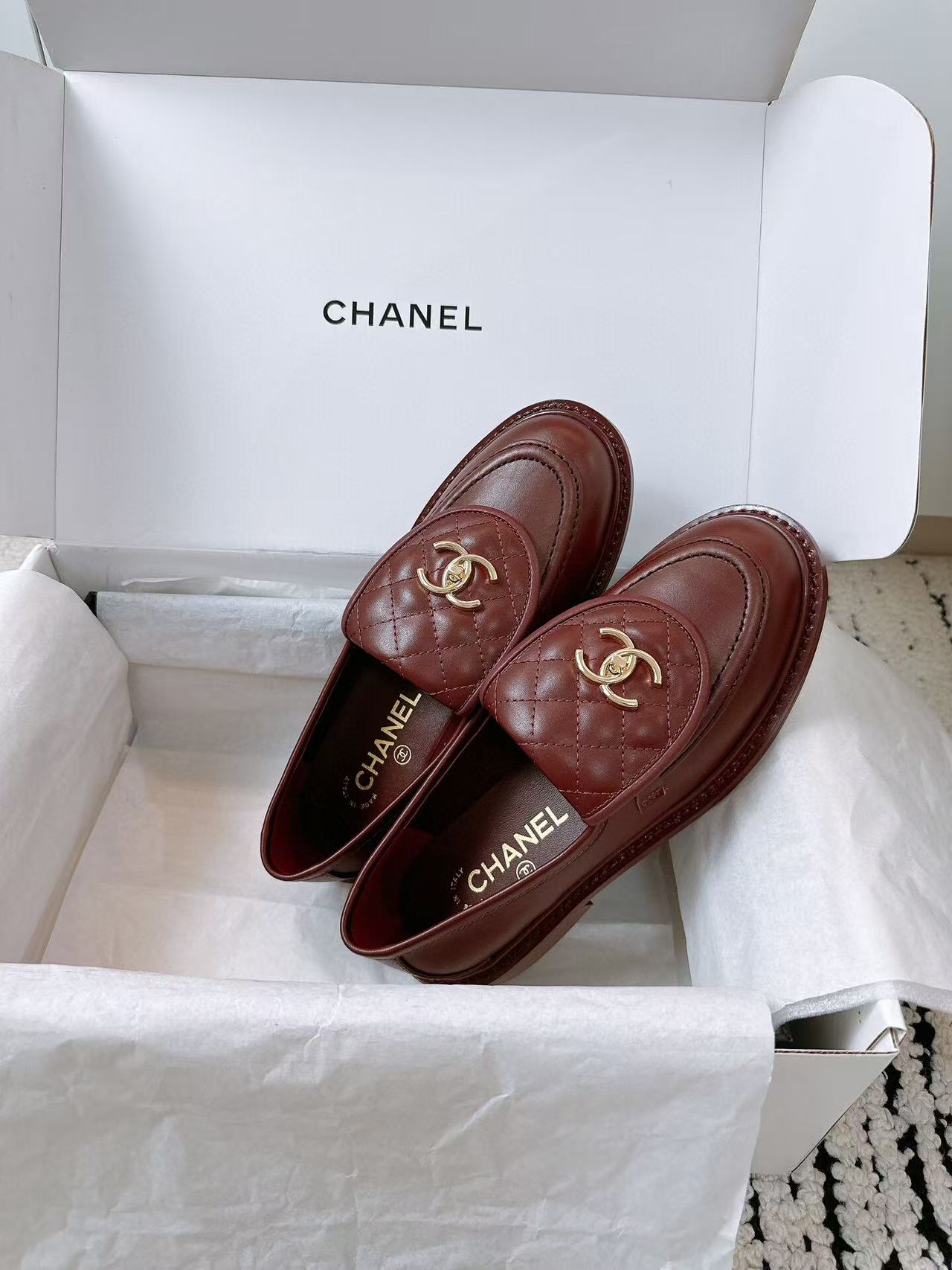 CC QUILTED FLAP LOAFERS IN BURGUNDY RED CALFSKIN GOLD HARDWARE - 35