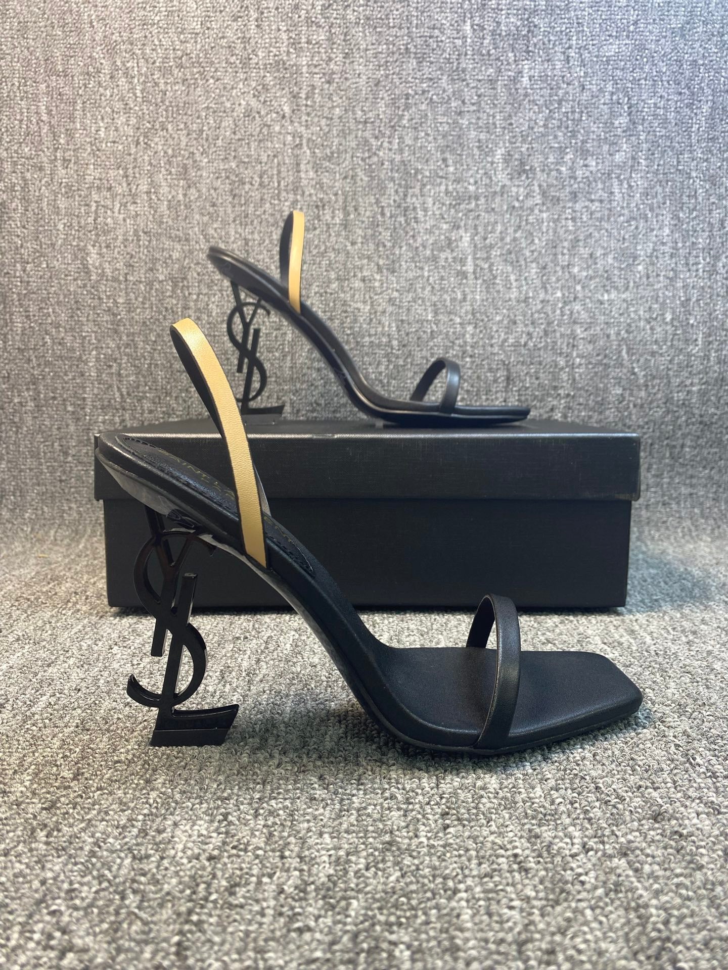OPAQUE HIGH HEELS IN BLACK CALFSKIN - 35