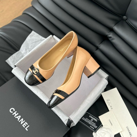 CC CLASSIC PUMPS IN BEIGE AND BLACK CALFSKIN - 35