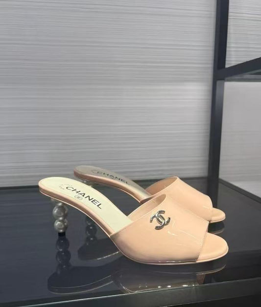 CC PEARL HIGH MULES IN BEIGE CALFSKIN - 35