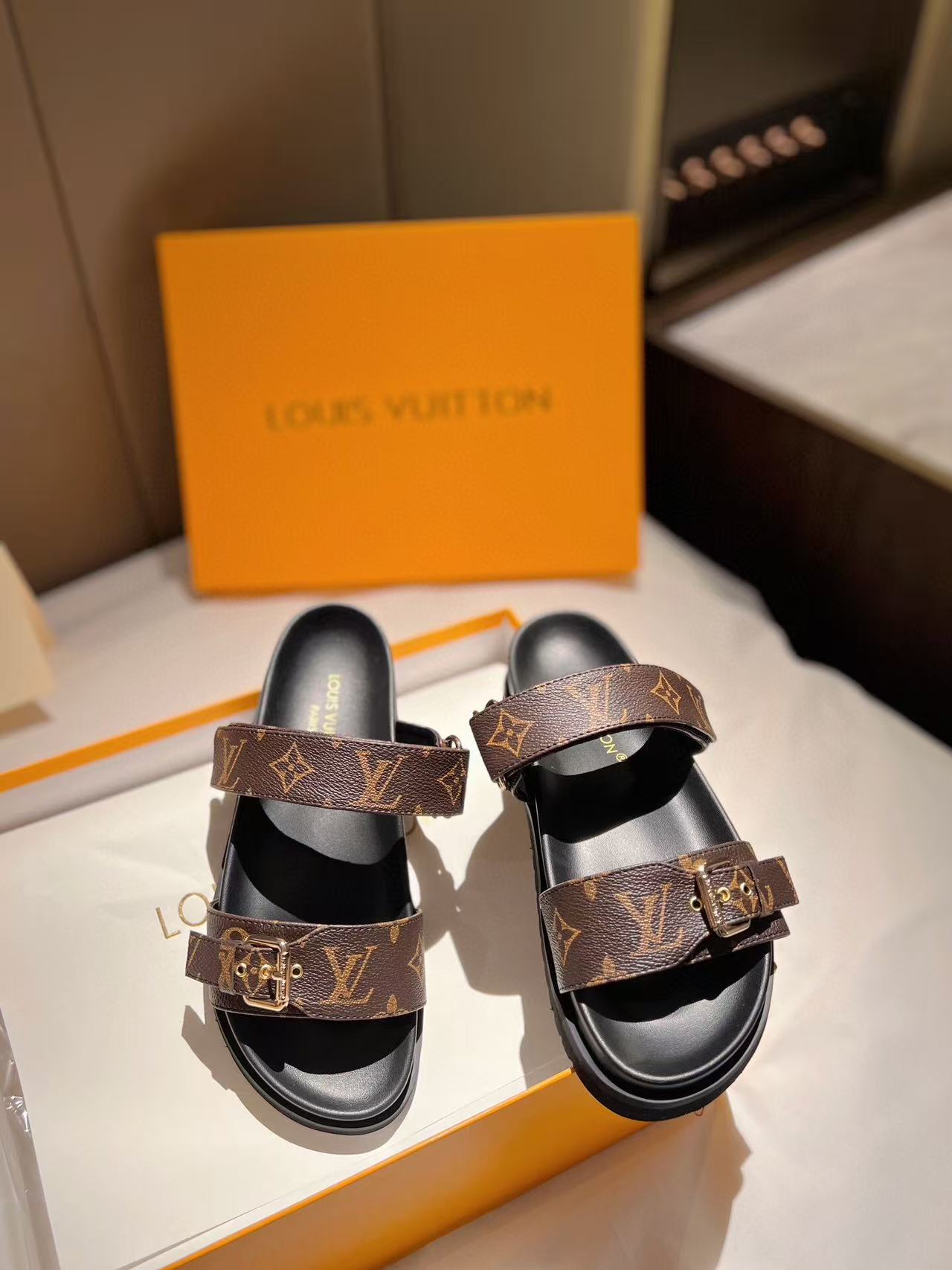 LV GOLD BUCKLE SANDALS IN BROWN MONOGRAM CANVAS - 35