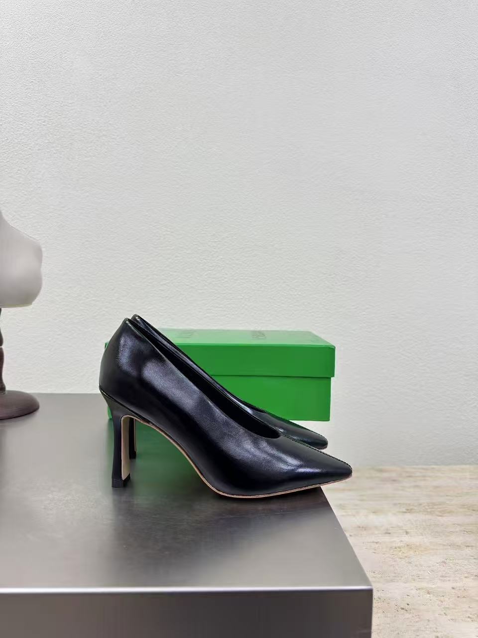 HIGH PUMP IN BLACK SHINY CALFSKIN - 35