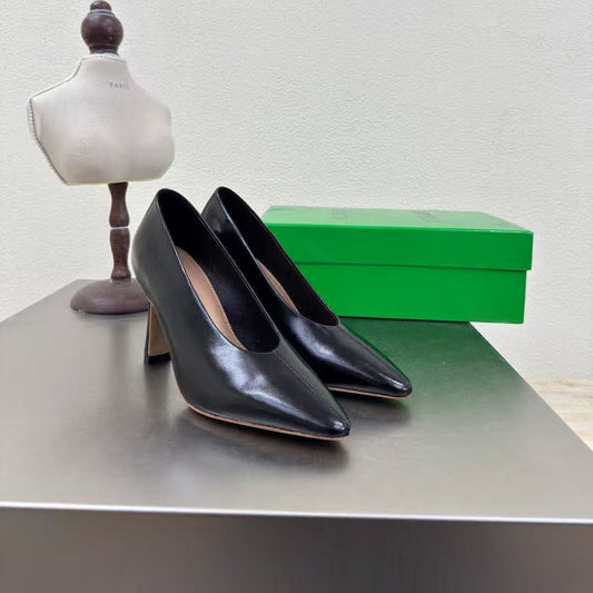 HIGH PUMP IN BLACK SHINY CALFSKIN - 35