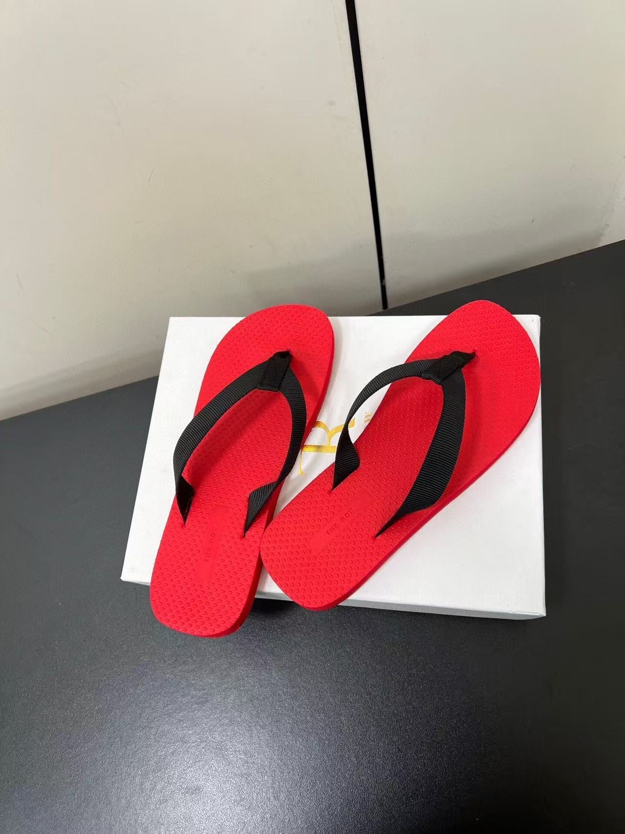 THE ROW THICK-SOLED FLIP FLOPS IN RED RUBBER - 35