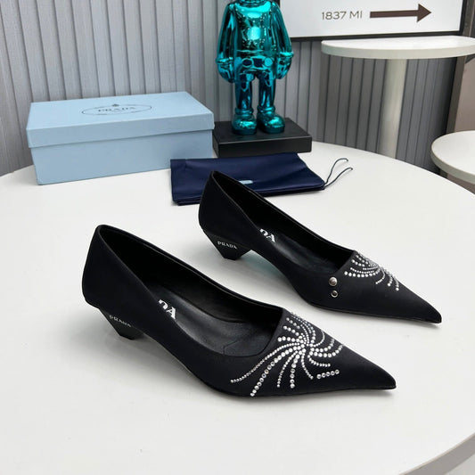 PRADA 26S ГОСТРОНОСІ ТУФЛІ-ЧОВНИКИ 40 ММ З ЧОРНОГО АТЛАСУ, ПРИКРАШЕНІ КРИСТАЛАМИ