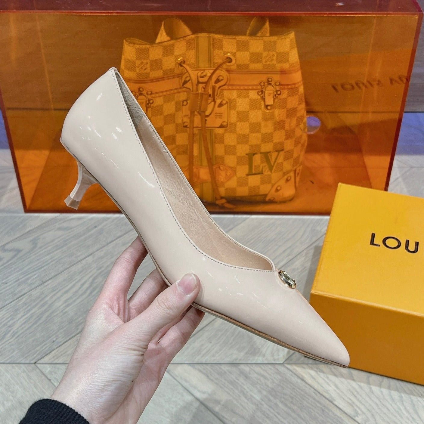 LV SINGLE LOW HEEL PUMP BIEGE - 34
