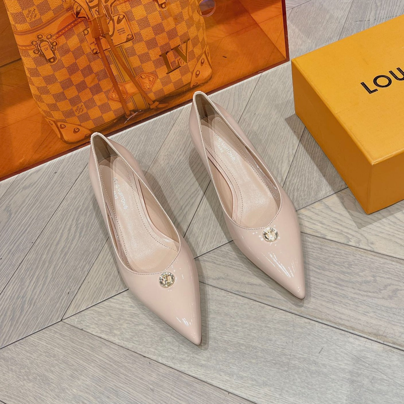 LV SINGLE LOW HEEL PUMP BIEGE - 34