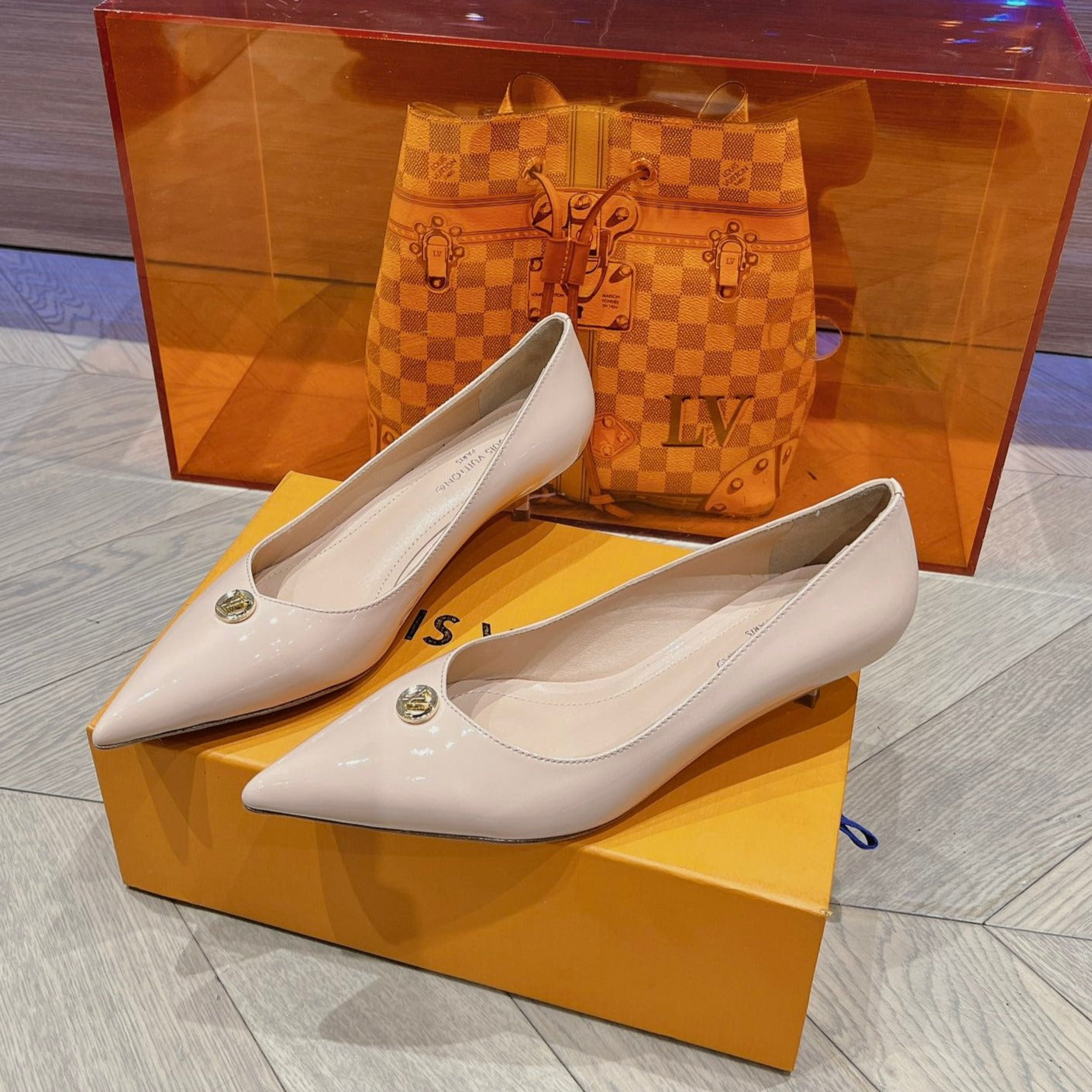 LV SINGLE LOW HEEL PUMP BIEGE - 34