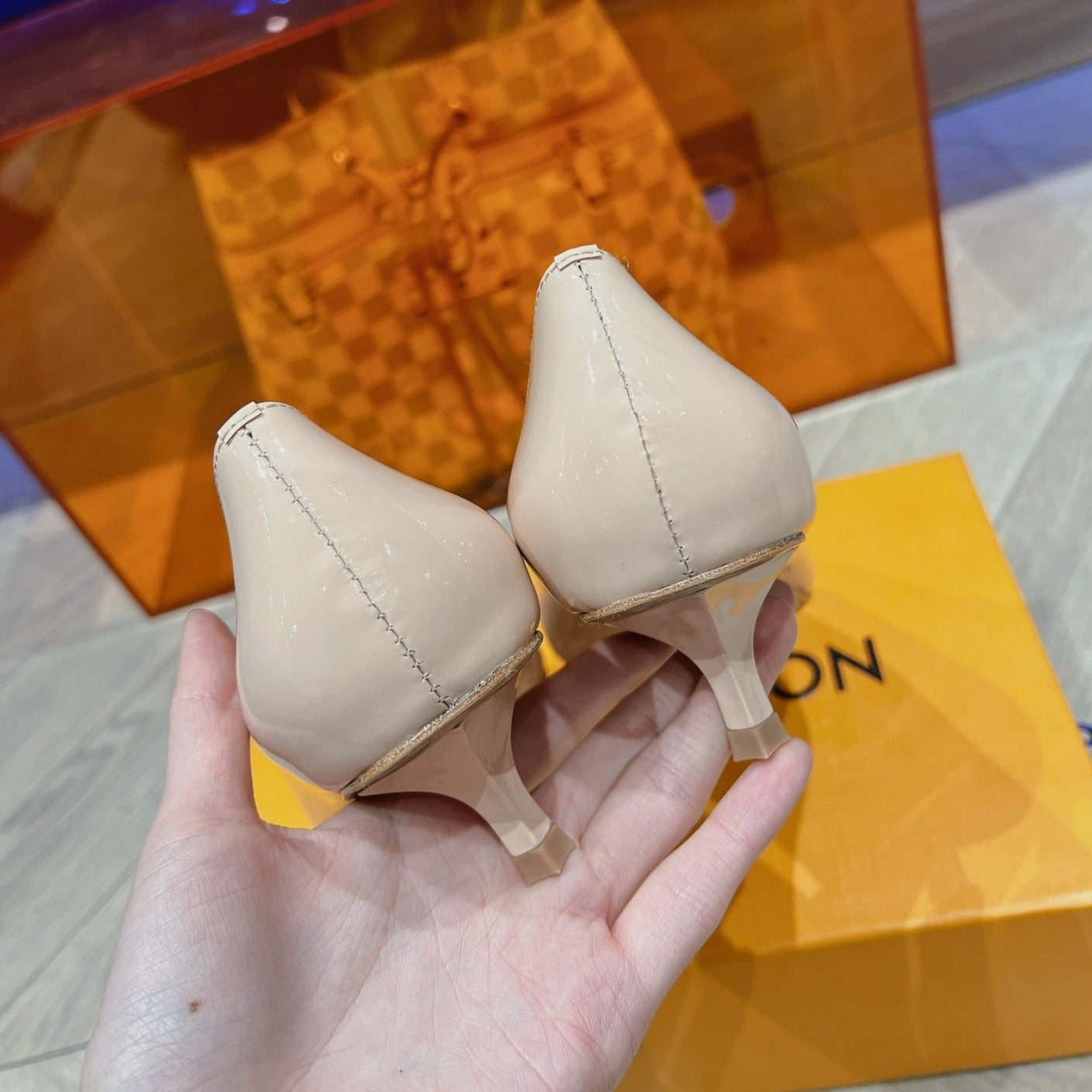 LV SINGLE LOW HEEL PUMP BIEGE - 34