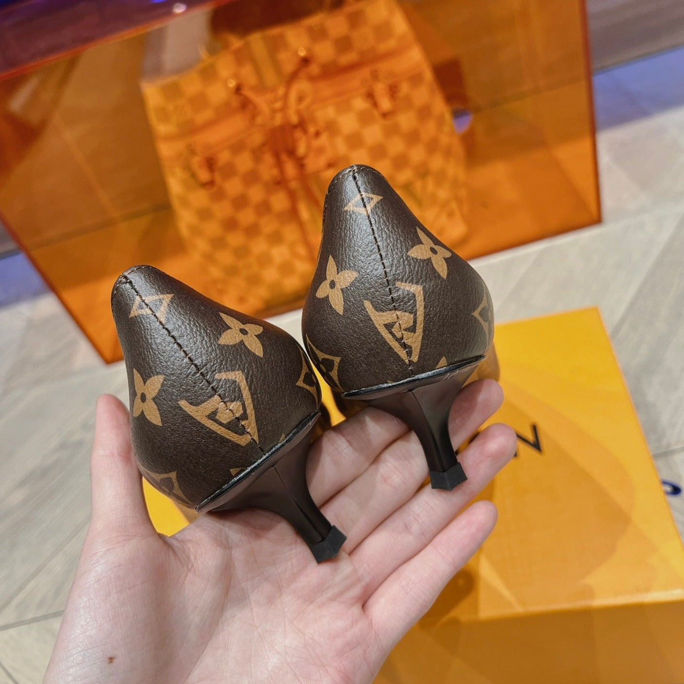 LV SINGLE LOW HEEL PUMP MONOGRAM CANVAS - 34