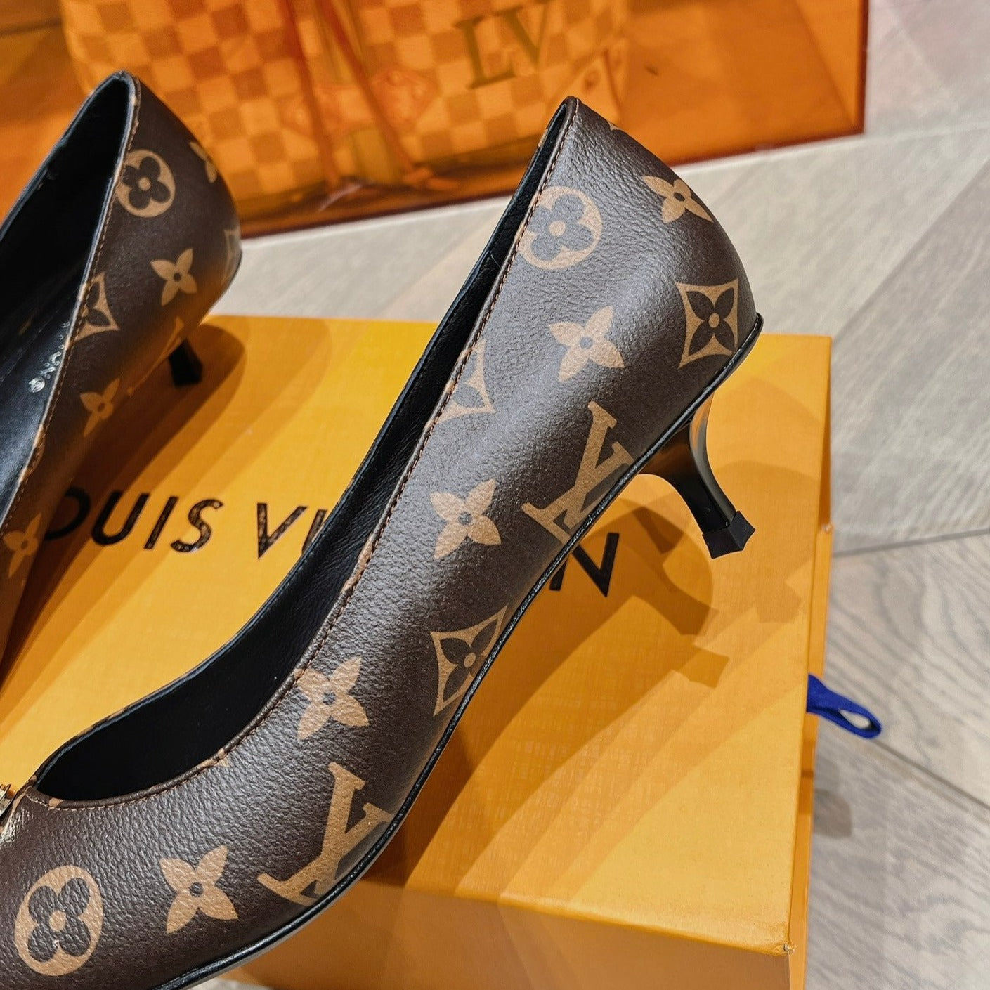 LV SINGLE LOW HEEL PUMP MONOGRAM CANVAS - 34