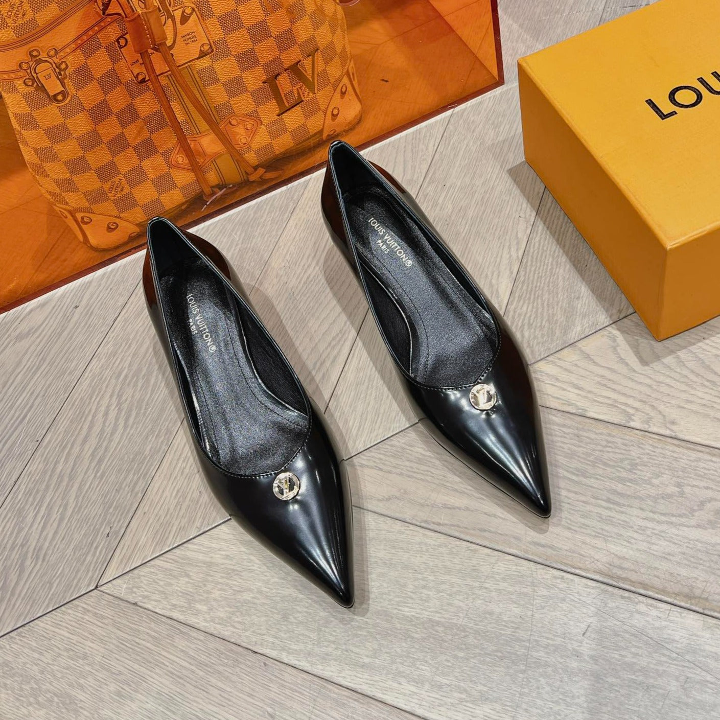 LV SINGLE LOW HEEL PUMP BLACK - 34