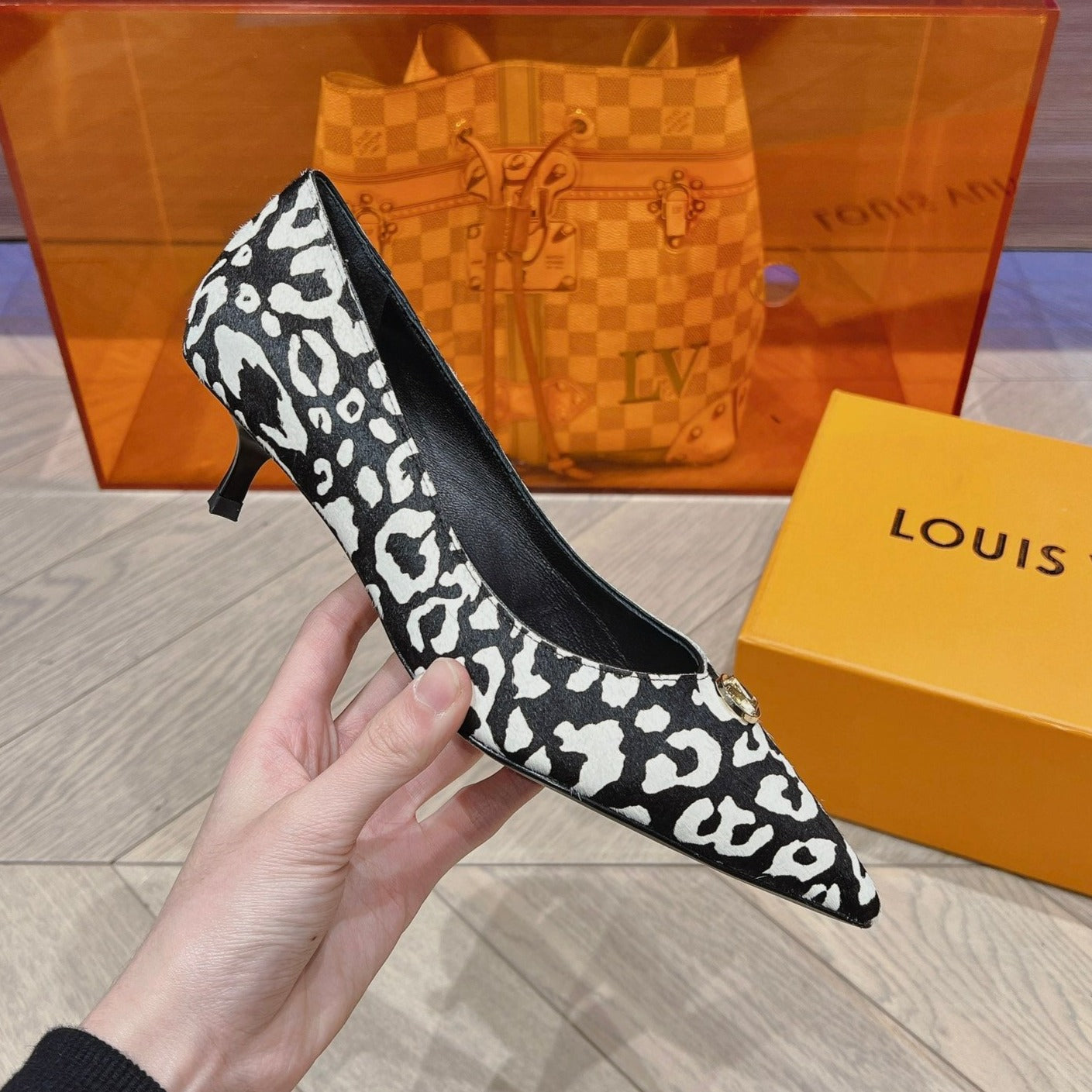 LV SINGLE LOW HEEL PUMP WHITE LEOPARD - 34