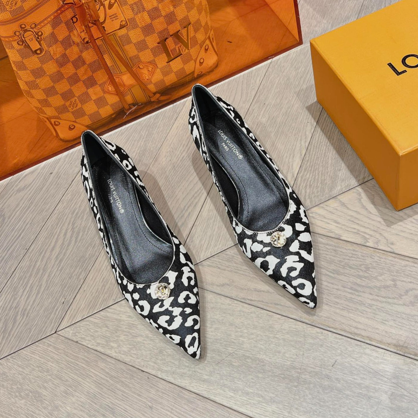 LV SINGLE LOW HEEL PUMP WHITE LEOPARD - 34