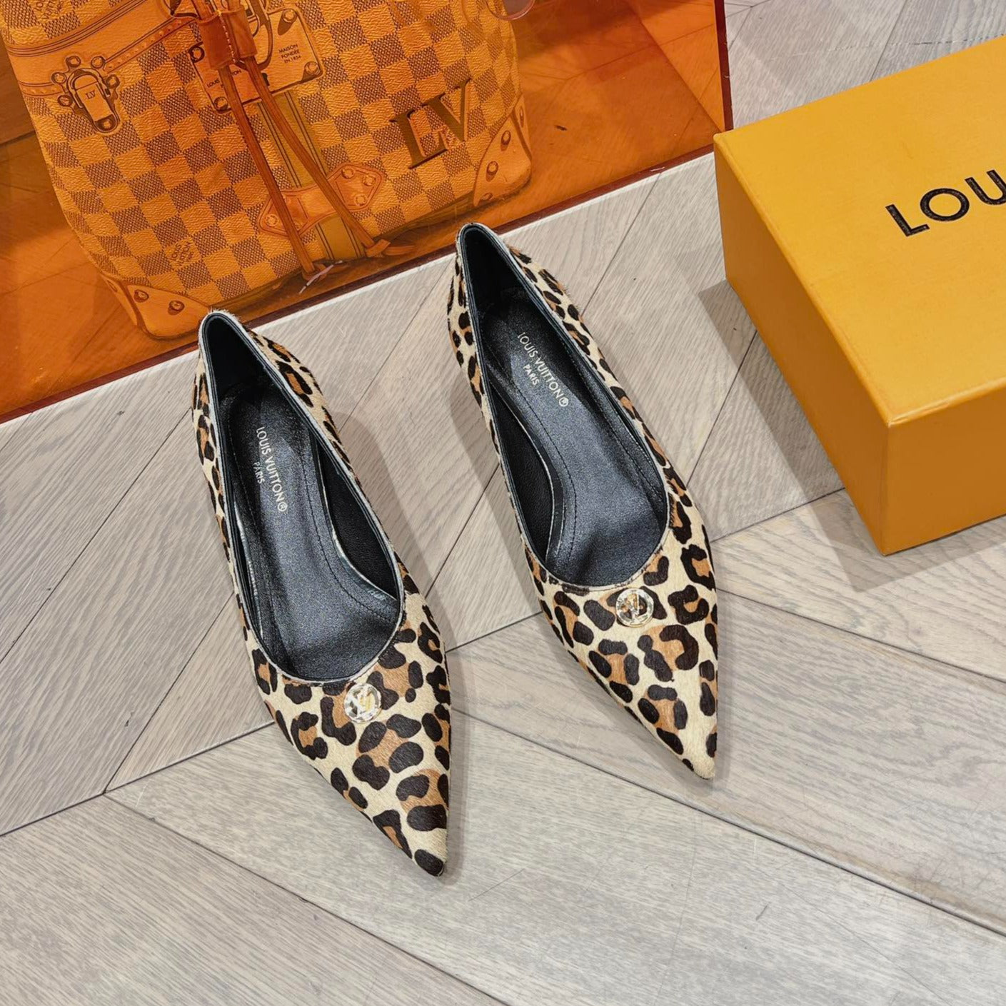 LV SINGLE LOW HEEL PUMP YELLOW LEOPARD - 34