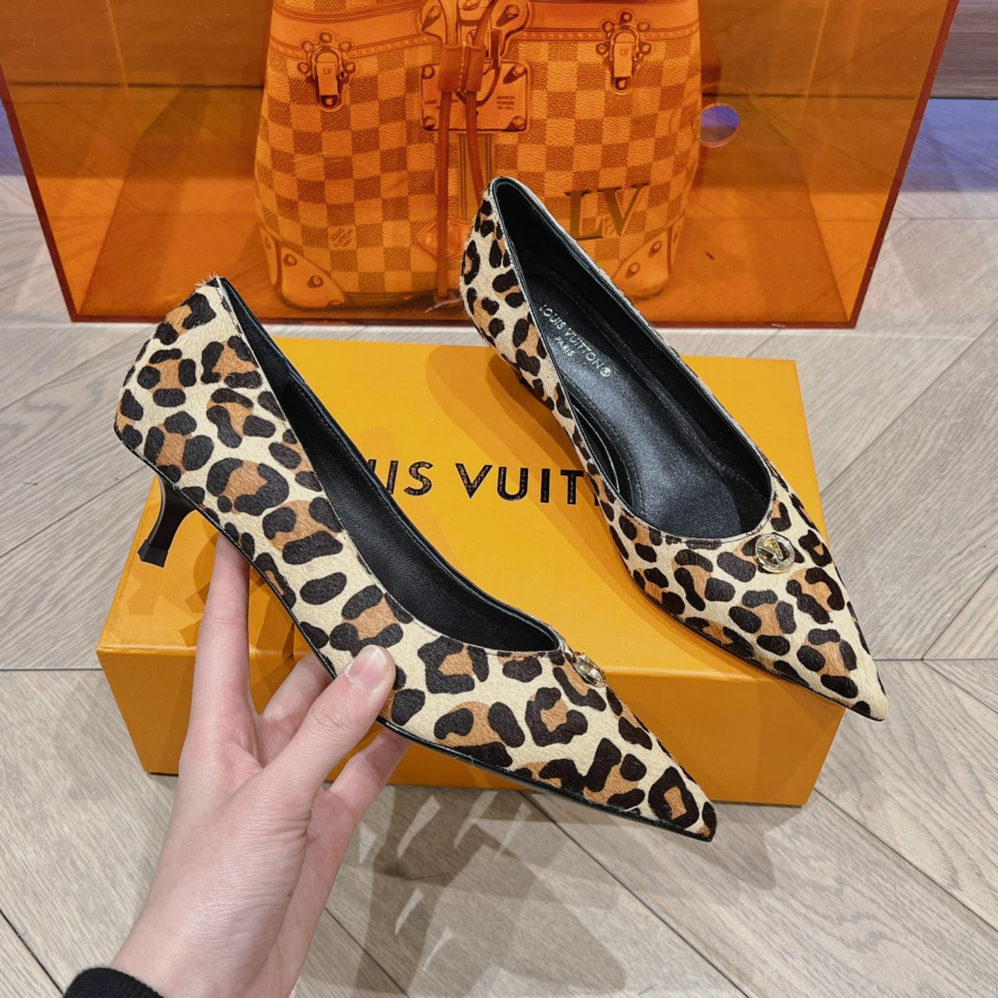 LV SINGLE LOW HEEL PUMP YELLOW LEOPARD - 34
