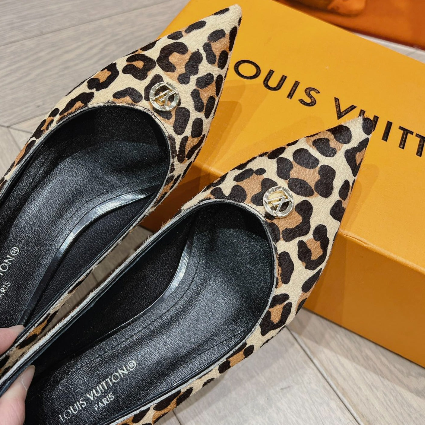 LV SINGLE LOW HEEL PUMP YELLOW LEOPARD - 34
