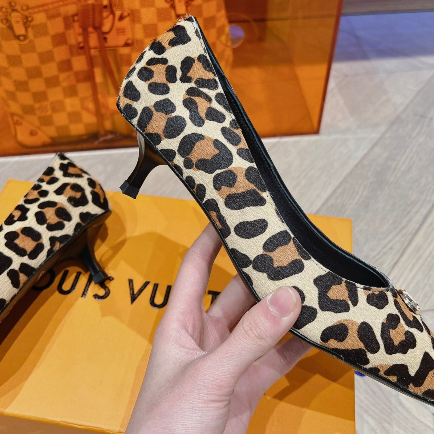 LV SINGLE LOW HEEL PUMP YELLOW LEOPARD - 34
